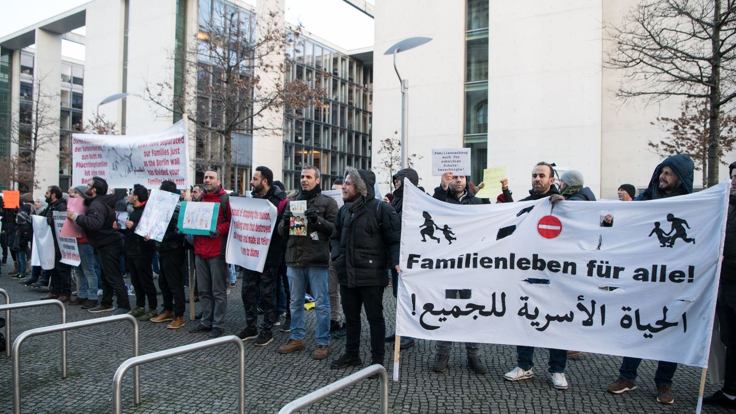 Über den Familiennachzug für Geflüchtete wird seit Jahren gestritten. (Archivfoto) Foto: Bernd von Jutrczenka/dpa