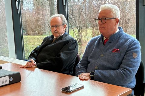 Die Stadt Erfurt hatte Guy Montavon als Generalintendanten des Theaters Erfurt 2024 fristlos gekündigt - dagegen war der Schweiz