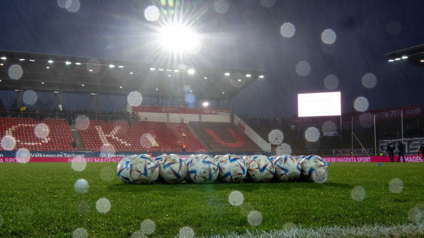 Die beiden westsächsischen Vereine FSV Zwickau und FC Erzgebirge Aue treffen am Pfingstsamstag im Finalspiel des Sachsenpokals i