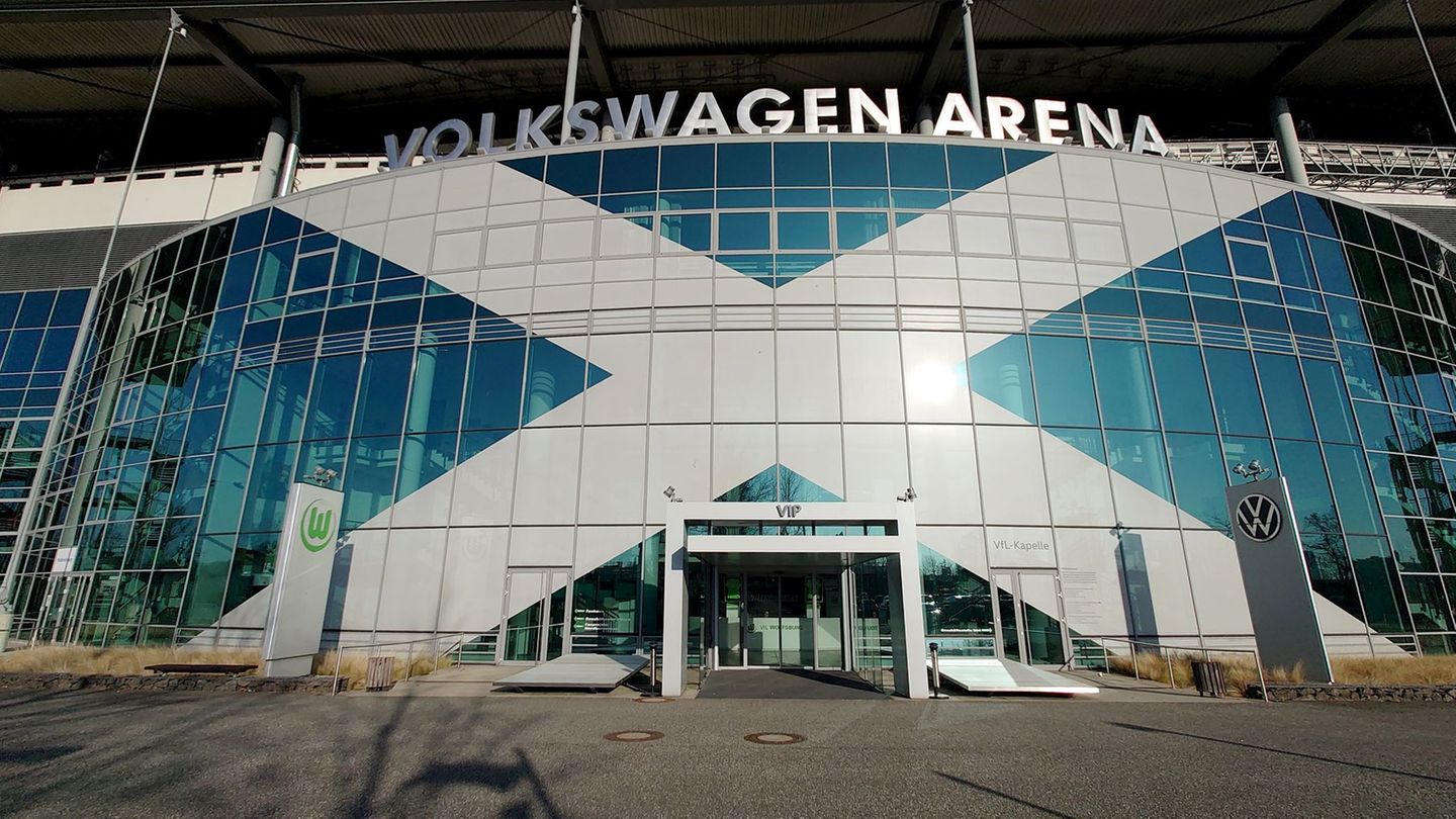 In der Relegation entscheidet sich, ob es in der Volkswagen Arena weiter Erstliga-Fußball gibt. (Archivfoto) Foto: Frank Johanns