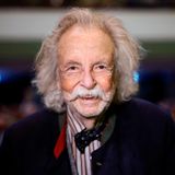 Jean Pütz blickt lächelnd in die Kamera