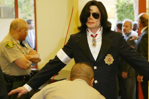 Michael Jackson bei seiner Anklageverlesung im Gerichtsgebäude von Santa Maria, Kalifornien, am 16. Januar 2004.