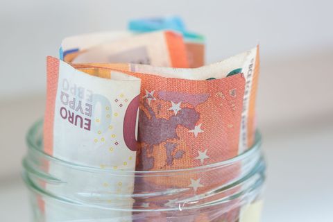 Nahezu zwei Drittel der Hamburger Sparer legen im Monat mindestens 100 Euro zurück. (Illustration) Foto: Fernando Gutierrez-Juar