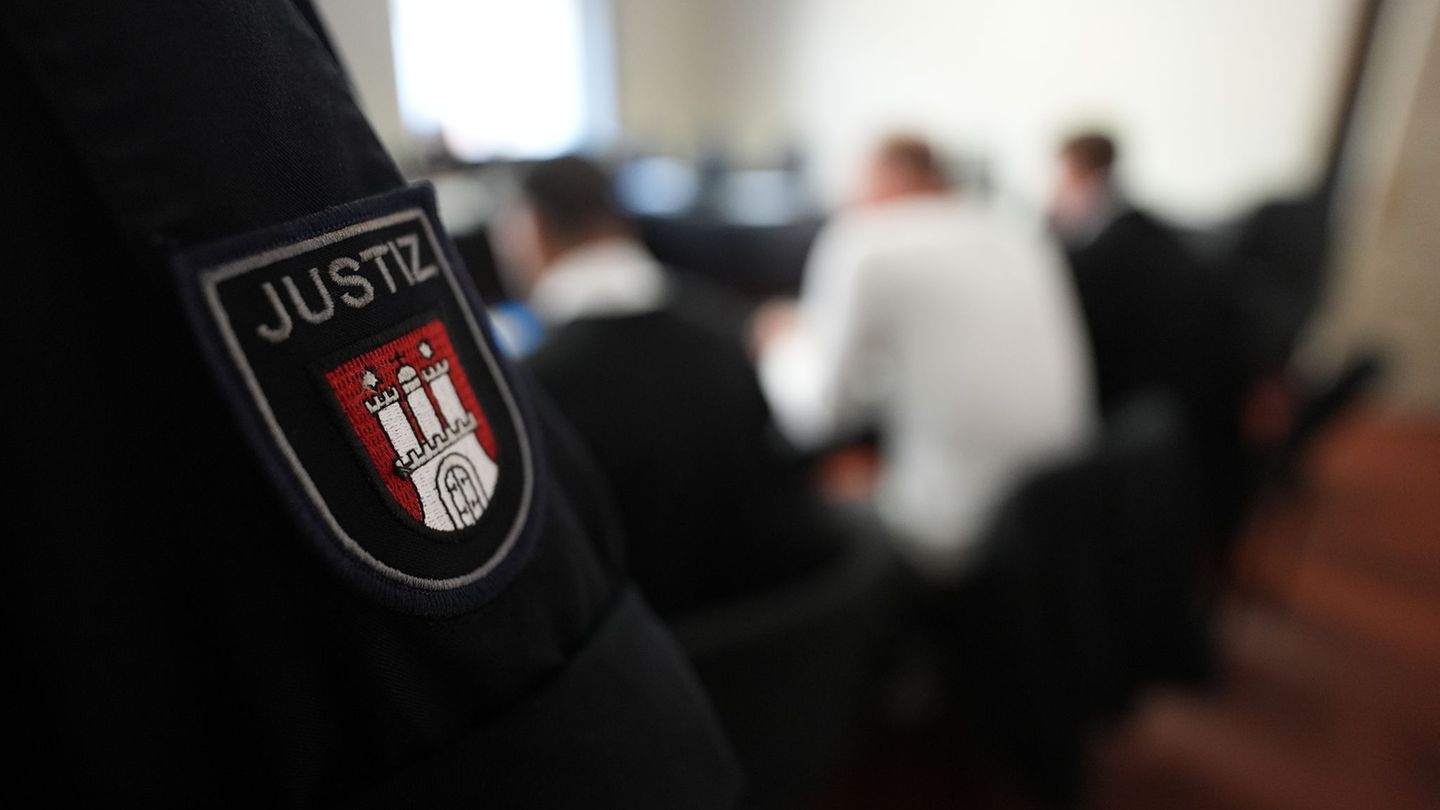 Der wegen Körperverletzung im Amt angeklagte Polizeibeamte wird vom Landgericht freigesprochen. (Archivbild) Foto: Marcus Brandt