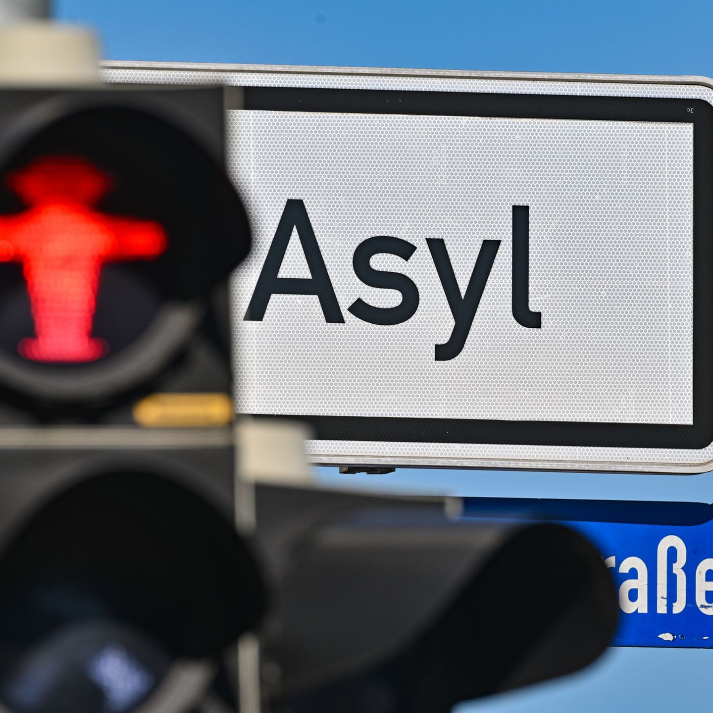 Welche Leistungen Asylbewerber bekommen, ist gesetzlich geregelt. (Archivbild) Foto: Patrick Pleul/dpa