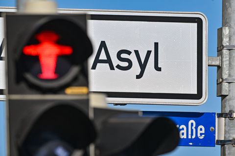 Welche Leistungen Asylbewerber bekommen, ist gesetzlich geregelt. (Archivbild) Foto: Patrick Pleul/dpa