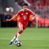 Aleksandar Pavlovic beim Spiel für den FC Bayern München