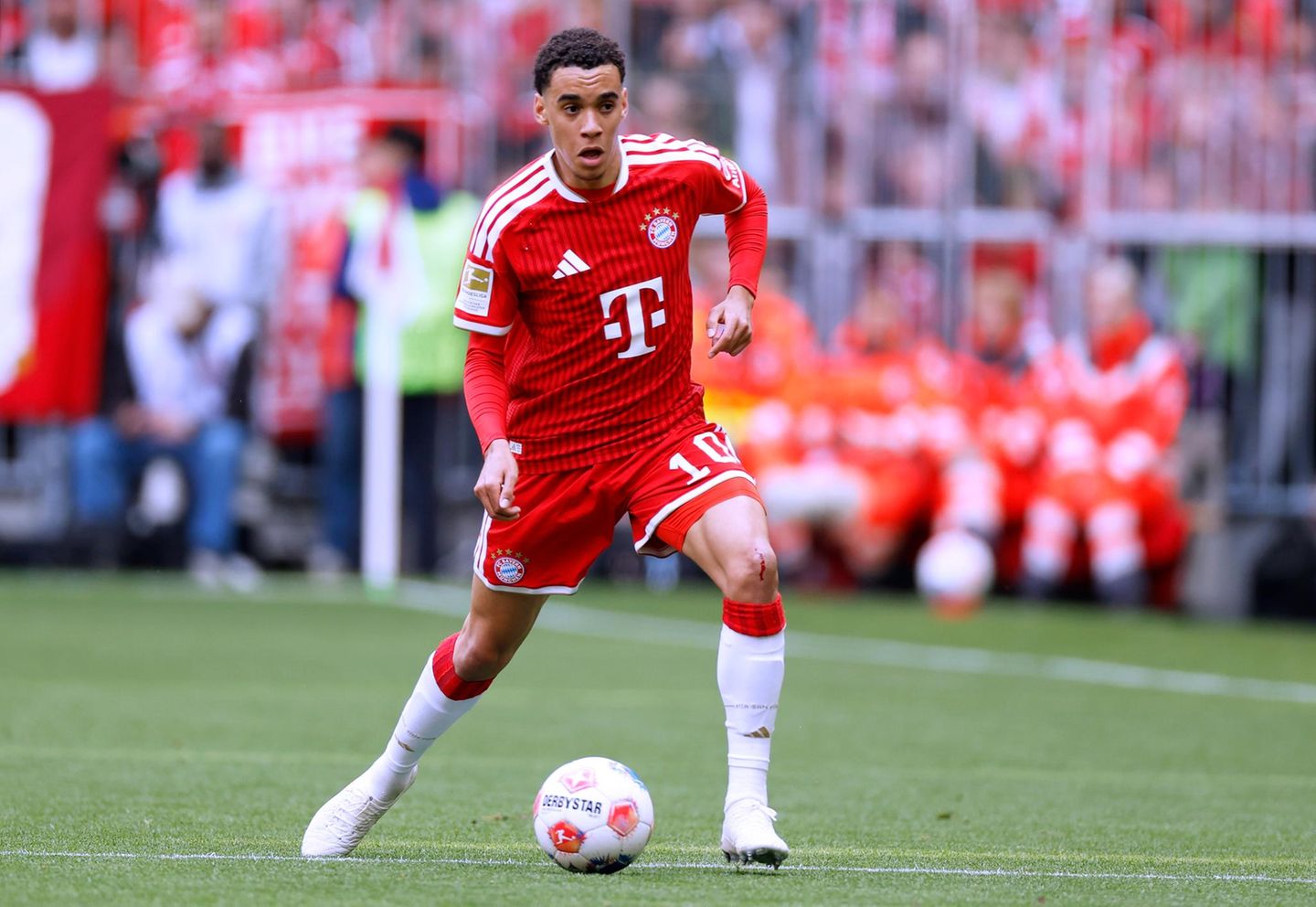 Jamal Musiala beim Spiel für den FC Bayern München