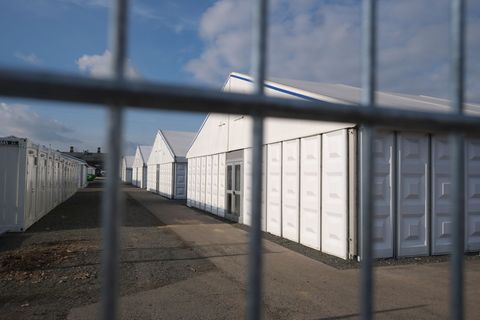 Die Polizei hat im vergangenen Jahr 144 Angriffe auf Geflüchtete und sechs auf Unterkünfte von Asylbewerbern registriert (Archiv