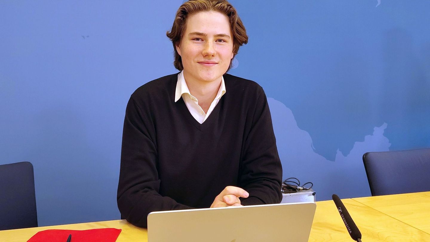 "Schule erhebt für sich den Anspruch, junge Menschen als Mini-Bürger in die Welt zu schicken", sagte der Landesschülersprecher d