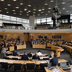 Die Fraktionen im Thüringer Landtag diskutierten kontrovers über die Schulpflicht. Die AfD-Fraktion steht mit ihrer Position iso