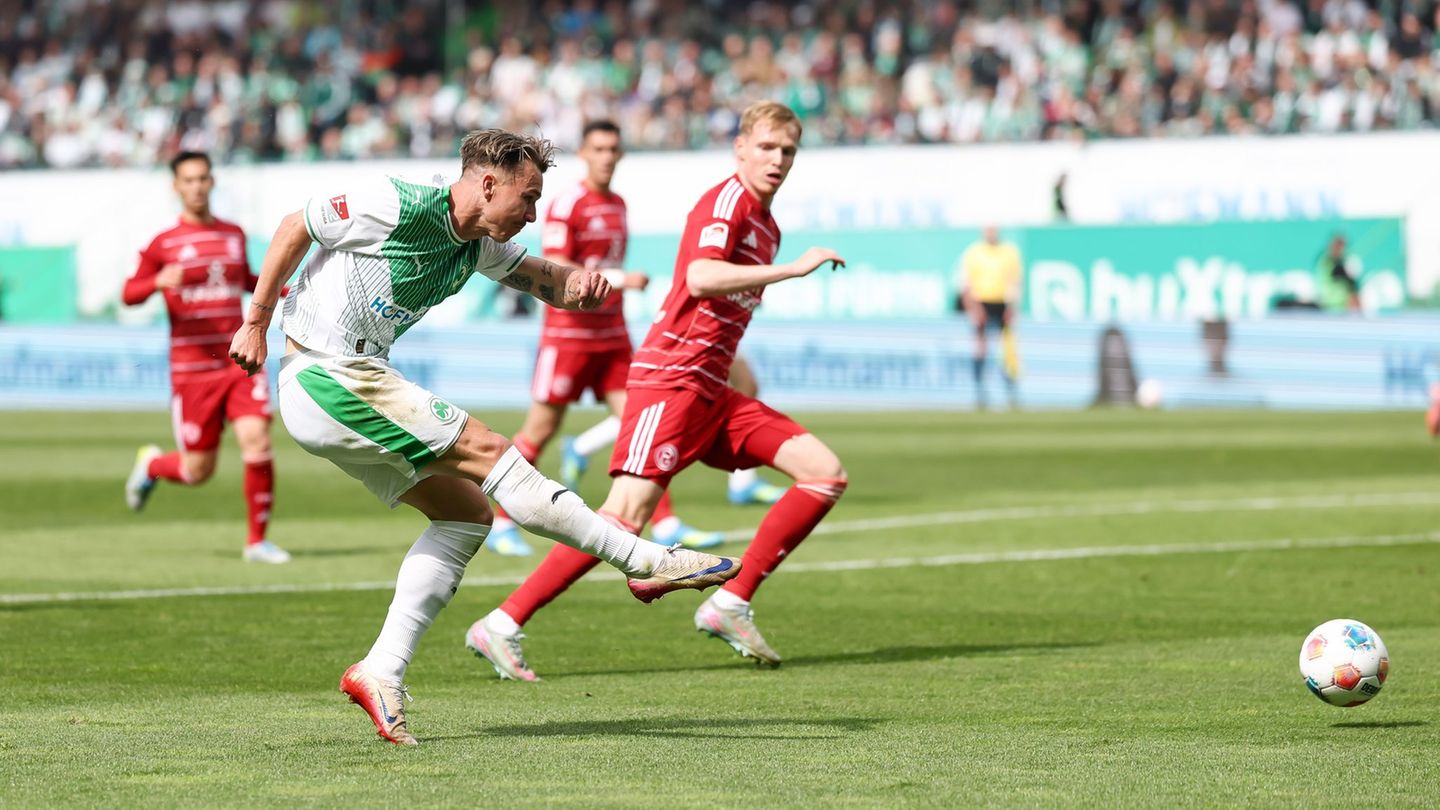 Fürths Felix Klaus soll nach seiner Gala gegen Düsseldorf auch in der Relegation für Jubel sorgen. (Archivbild) Foto: Daniel Löb