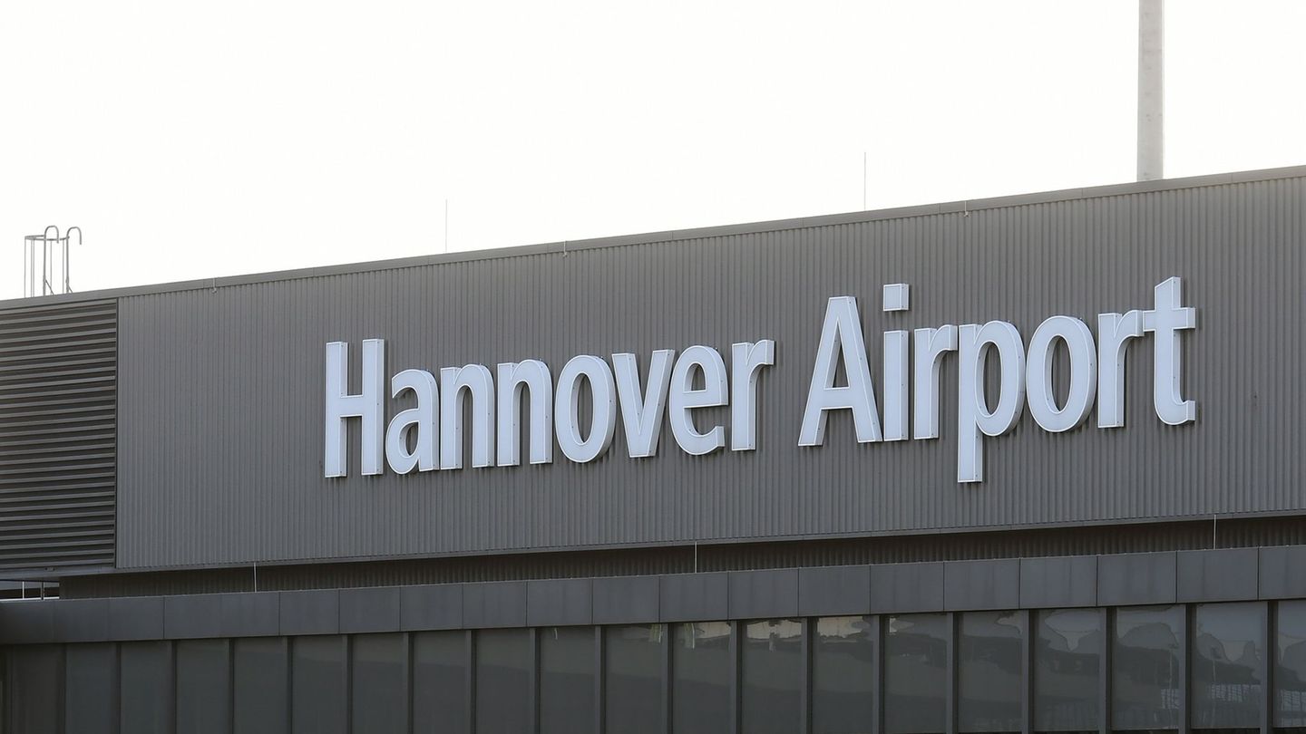 Am Flughafen Hannover wurde direkt neben der Nordbahn eine Granate aus dem Zweiten Weltkrieg entdeckt. (Symbolbild) Foto: Holger
