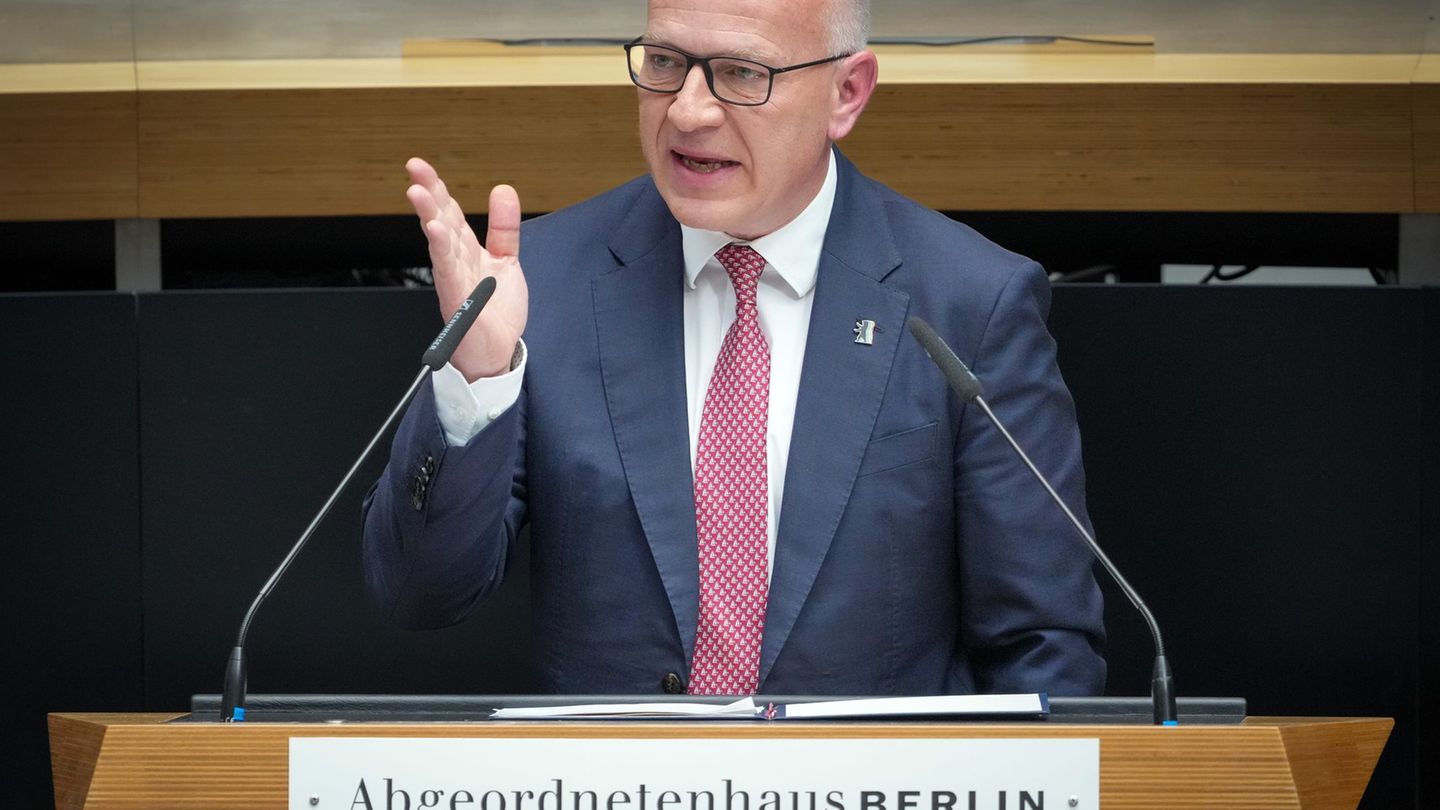 Berlins Regierender Bürgermeister Kai Wegner (CDU) hat Kritik der Grünen im Landesparlament zurückgewiesen. Foto: Soeren Stache/