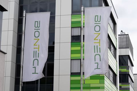 Das Mainzer Unternehmen Biontech hatte vor wenigen Wochen harte Einschnitte angekündigt. (Archivbild) Foto: Boris Roessler/dpa