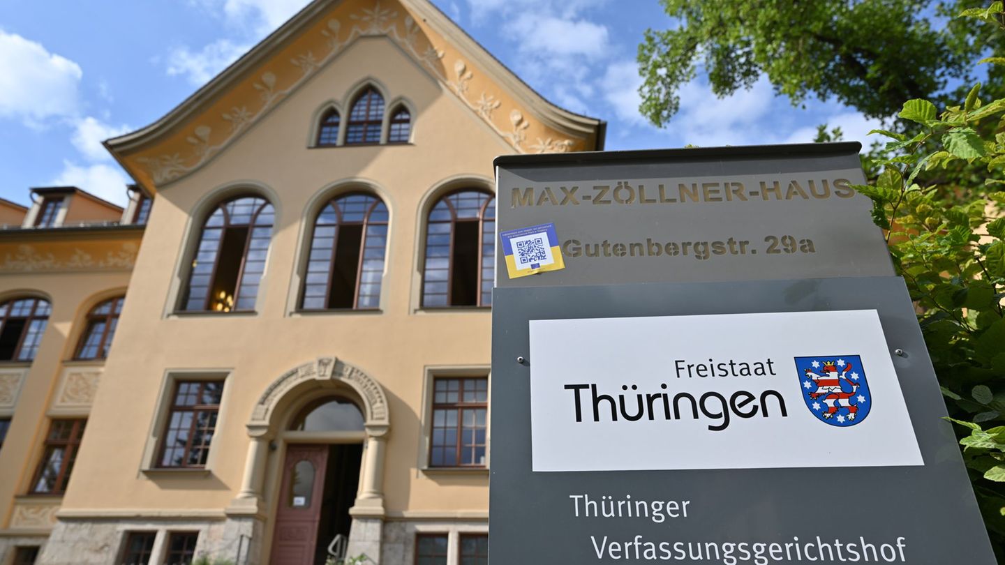 Verfassungsrichter sollen künftig über die Altersgrenze hinaus die Amtsgeschäfte weiterführen können. (Archivbild) Foto: Martin