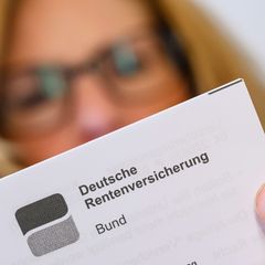 Deutsche gingen 2024 im Durchschnitt mit 64,7 Jahren in Rente. Foto: Patrick Pleul/dpa