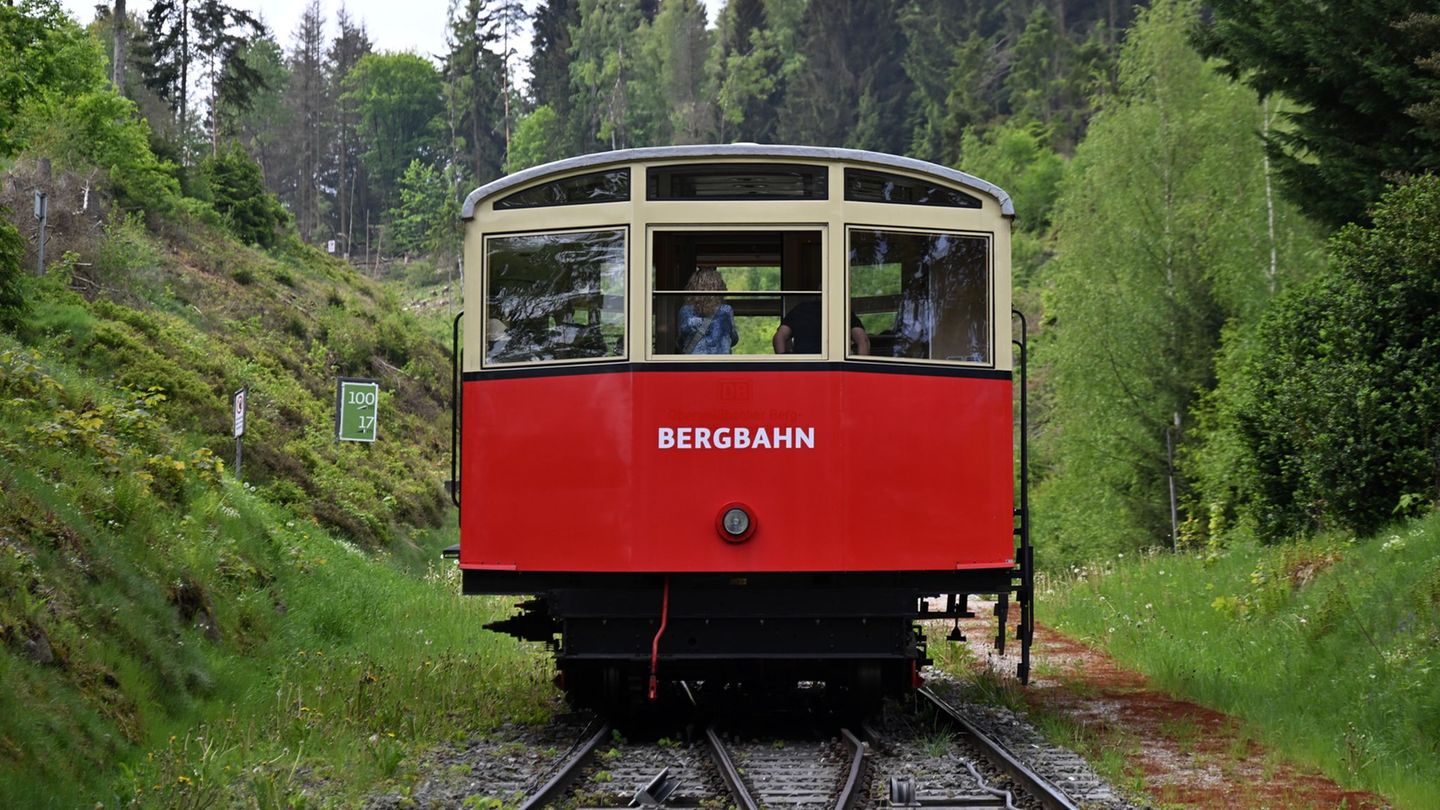 Wegen notwendiger Bauarbeiten wird der Betrieb auf der Steilstrecke zwischen Obstfelderschmiede und Lichtenhain von Mitte Juli b