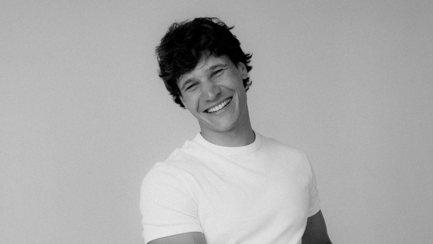 Wincent Weiss stellt mit "Kurz für immer" den offiziellen Song zur WM-Kampagne des ZDF.