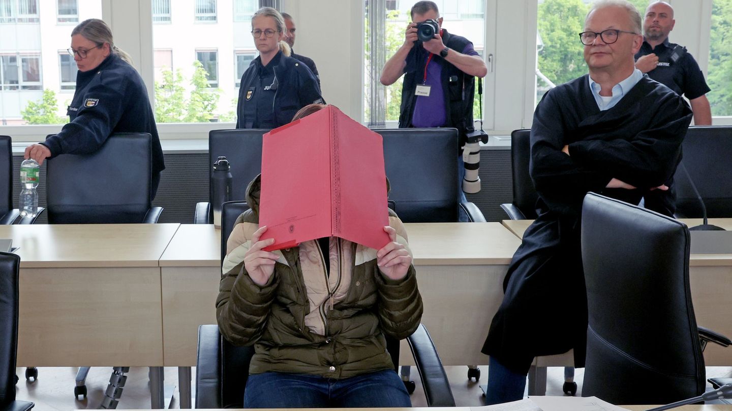 Die des Mordes an Fabian angeklagte 30-Jährige schweigt bislang zu den Vorwürfen. Foto: Bernd Wüstneck/dpa