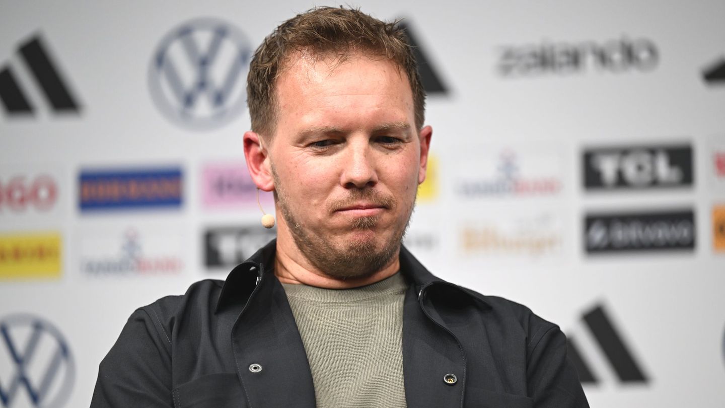 Julian Nagelsmann erklärt, warum er ein VfB-Duo nicht berufen hat. Foto: Federico Gambarini/dpa