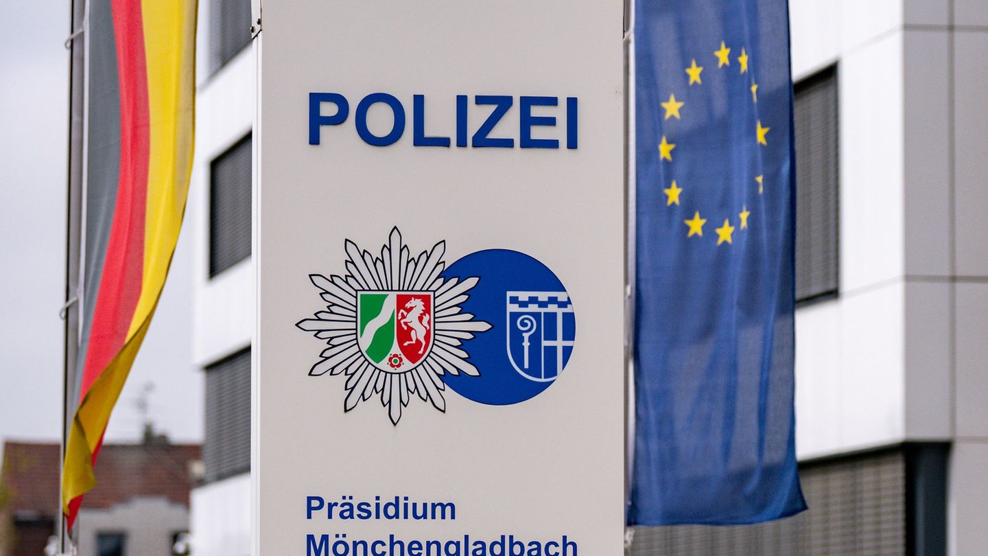 Es gibt gravierende Vorwürfe gegen leitende Polizisten in Mönchengladbach. (Archivbild) Foto: Benjamin Westhoff/dpa