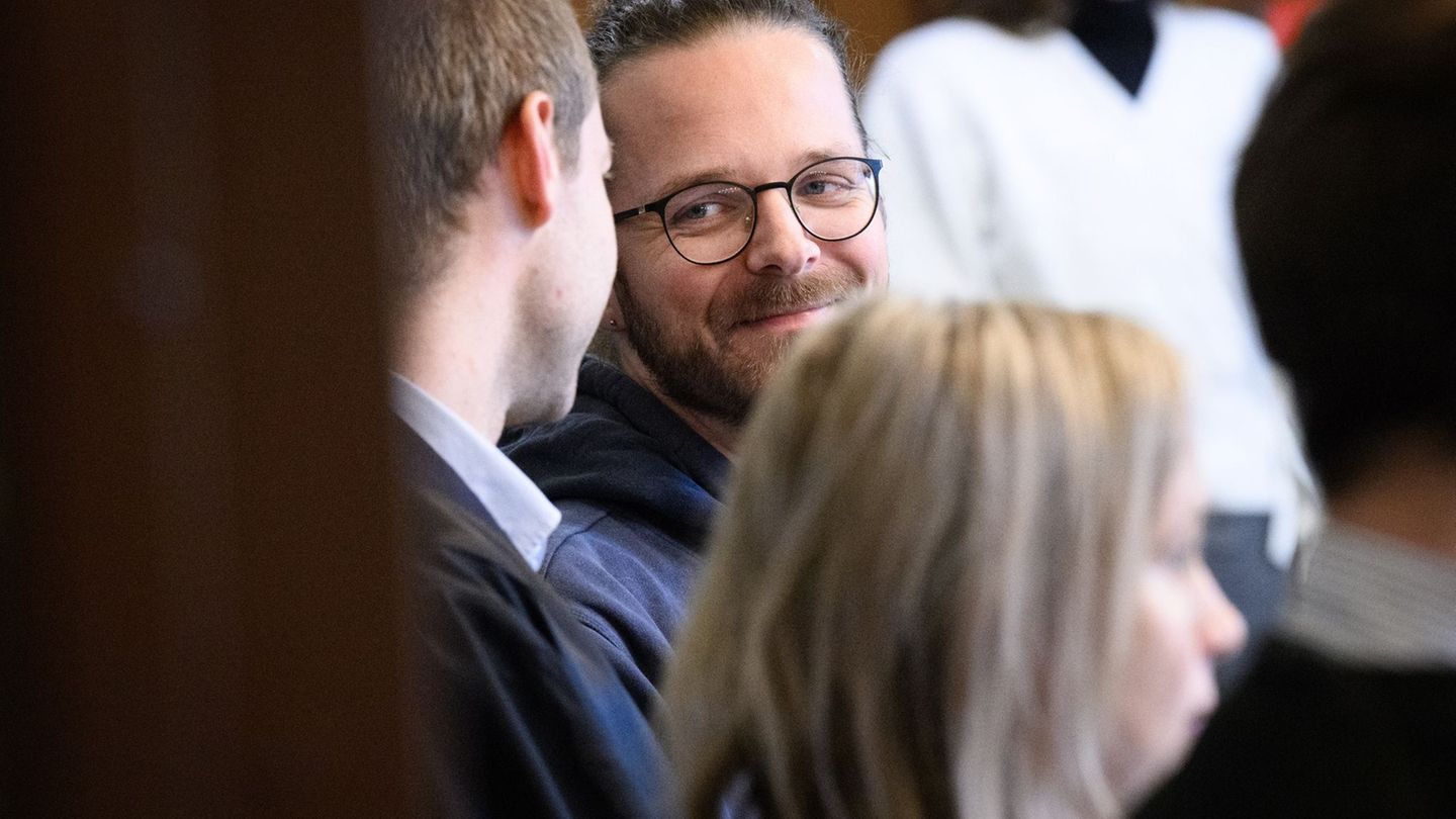 Der Autor und Aktivist Arne Semsrott wirft der Magdeburger Stadtverwaltung vor, seine Lesung in der Stadtbibliothek aus Angst vo
