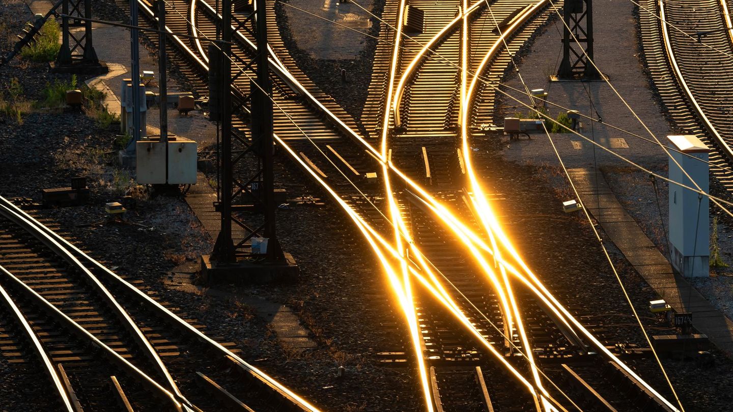 Ein Eisenbahnschienen Netz