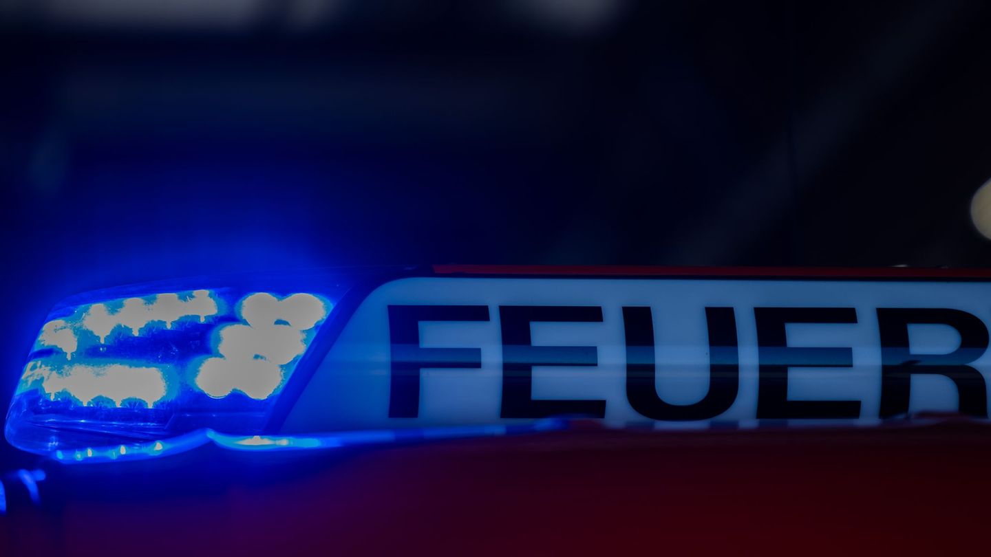 Der später gestorbene Bewohner löste den Ermittlungen zufolge das Feuer aus. (Symbolbild) Foto: Rolf Vennenbernd/dpa
