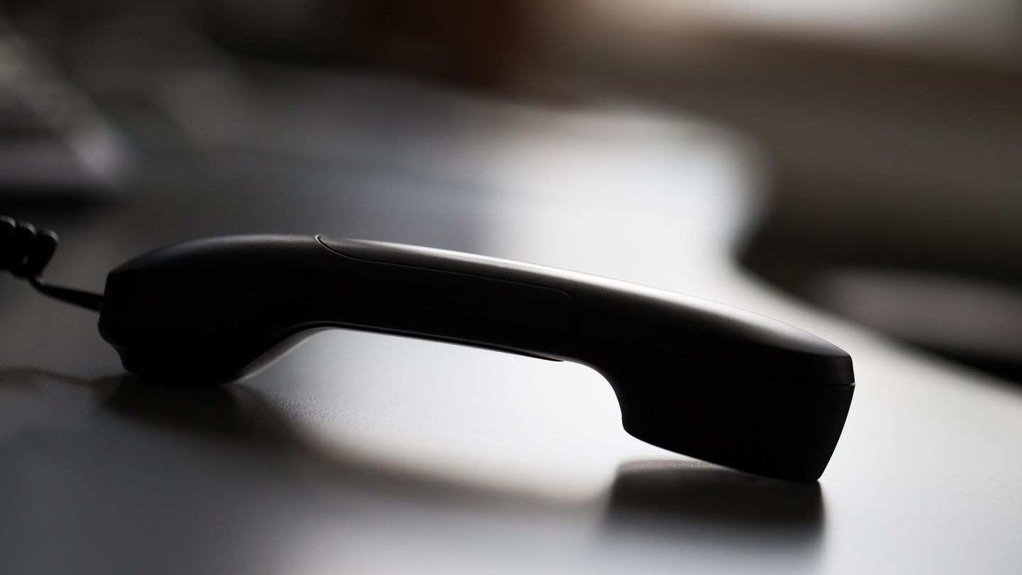 Telefon-Betrug: Der Mann wurde um einen sechsstelligen Betrag gebracht. (Symbolbild) Foto: Rolf Vennenbernd/dpa
