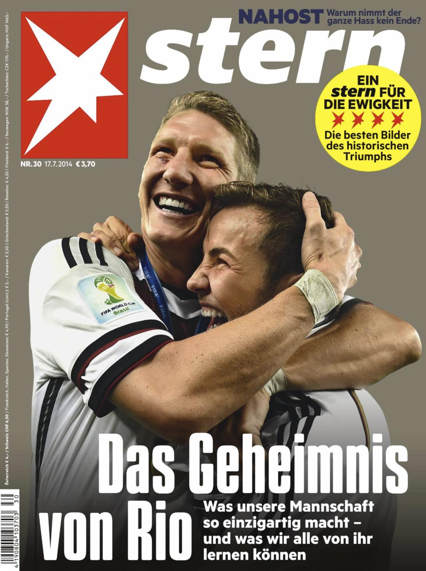 „Mach ihn, mach ihn! Er macht ihn! Mario Götze!“ Der Fernsehkommentar zum Finalsiegtor der deutschen Mannschaft ist unvergessen, wie auch der 7:1-Sieg gegen Gastgeber Brasilien im Halbfinale. Deutschland holt sich 2014 den vierten Stern auf dem Trikot – und das stern-Titelbild: "Ein stern für die Ewigkeit“
