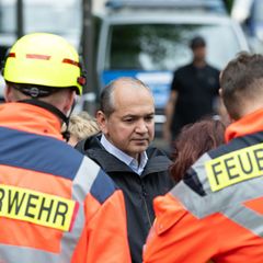 Octavian Ursu (CDU, M), Oberbürgermeister von Görlitz, hat traurige Nachrichten für die Angehörigen. Foto: Sebastian Kahnert/dpa