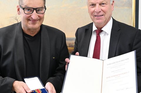 Pur-Frontmann Hartmut Engler bekommt eine hohe Auszeichnung. Foto: Franziska Kraufmann/dpa