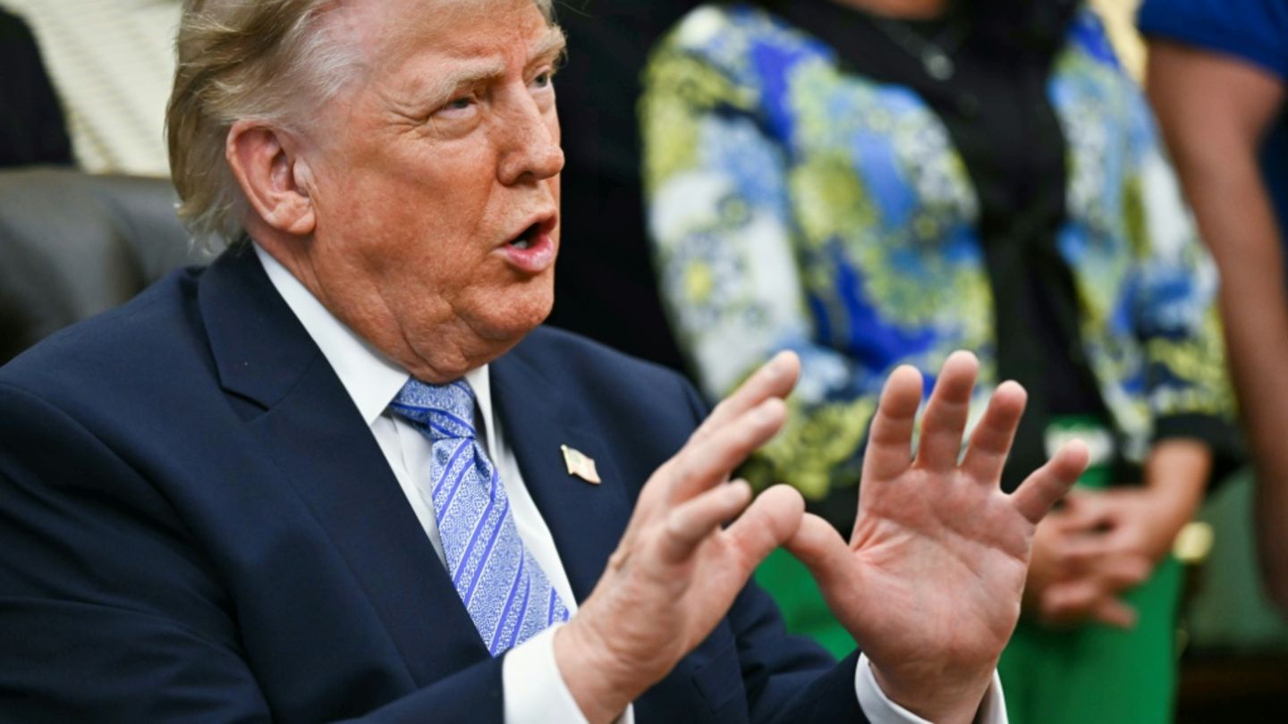 Trump bei der Ankündigung im Oval Office