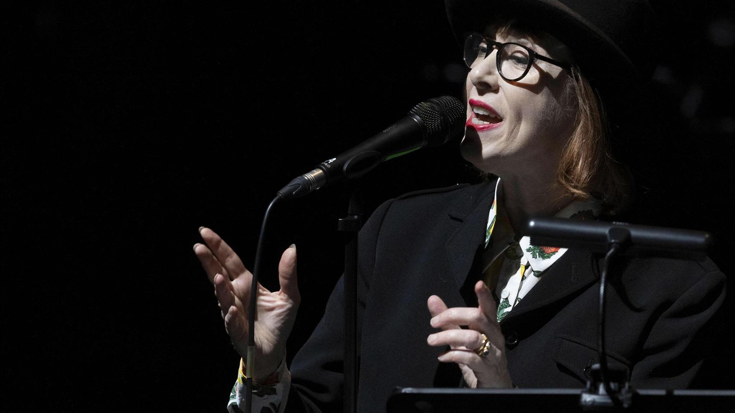 Die Sängerin Suzanne Vega war bei den Dresdner Musikfestspielen in der Oper "Einstein on the Beach" von Philip Glass zu erleben.