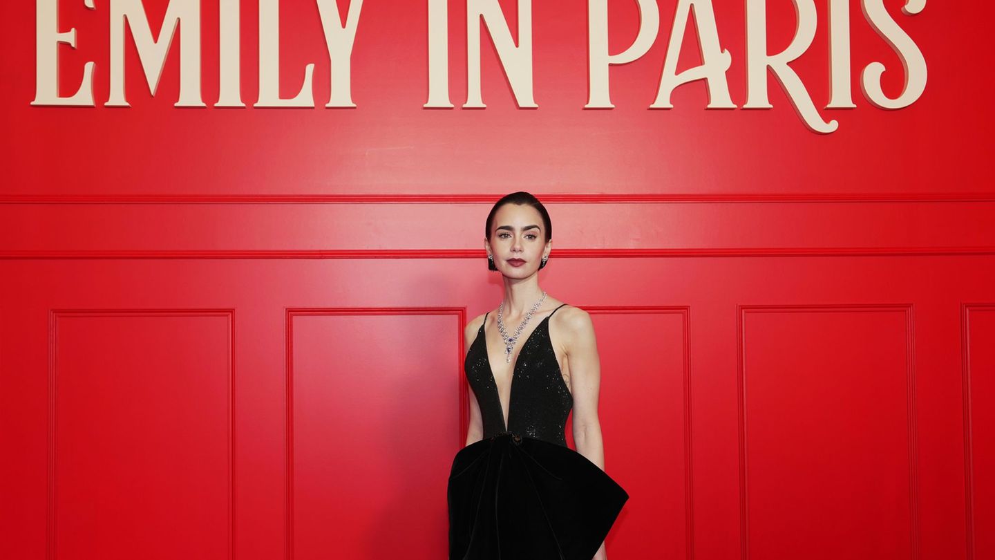 Was Emily (Lily Collins) in der letzten Staffel wohl erleben wird? (Archivbild) Foto: Aurelien Morissard/AP/dpa