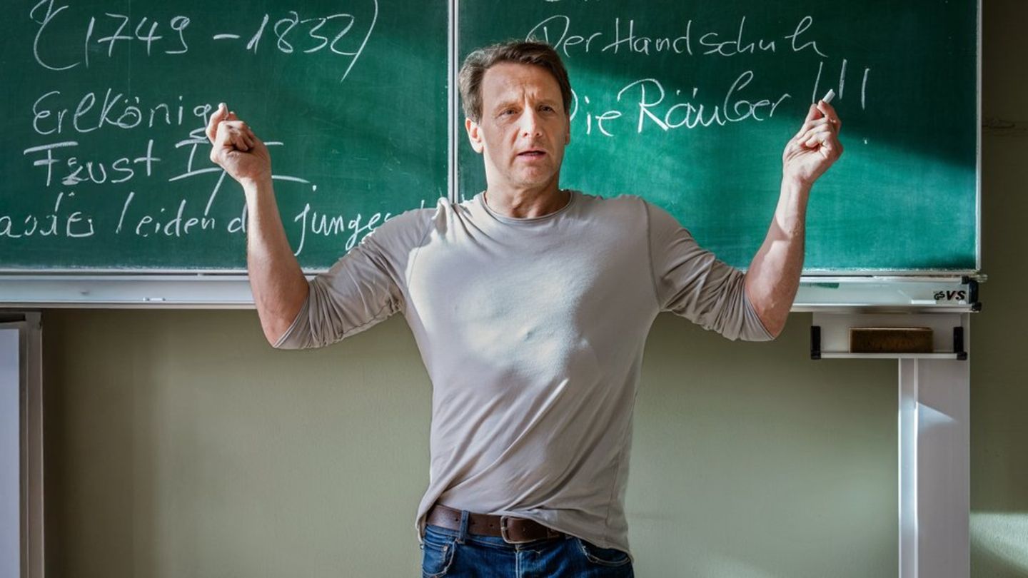 Hendrik Duryn ist wieder "Der Lehrer".