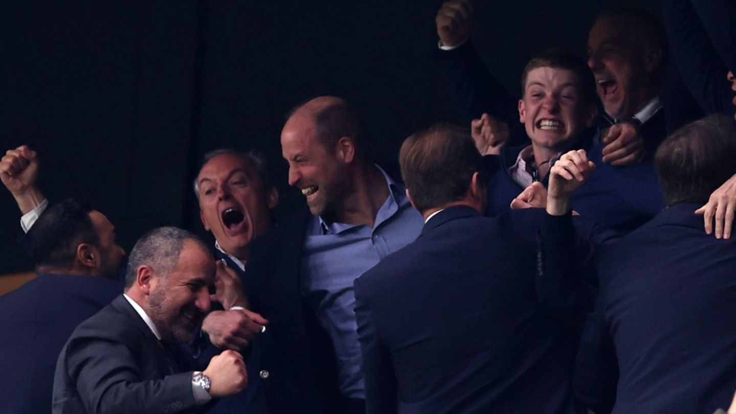 Prinz William feiert den Europa-League-Sieg von Aston Villa.