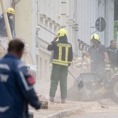 Aus den Trümmern des eingestürzten Hauses in Görlitz wurden bislang zwei Frauen tot geborgen, ein Mann wird noch vermisst. Foto:
