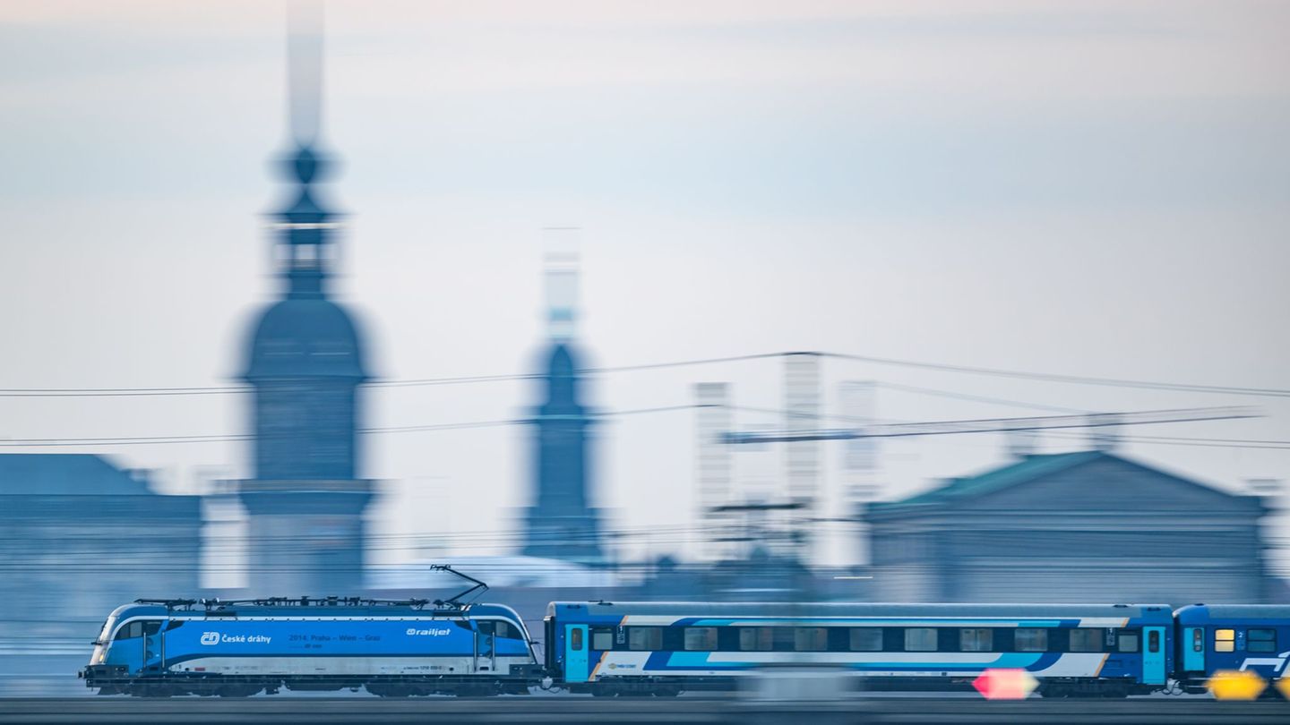 Mit der Neubaustrecke zwischen Dresden und Prag soll die Fahrzeit von jetzt etwa 2,5 Stunden auf nur noch eine Stunde sinken. (A