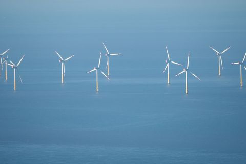Milliardenschwere Windkraftprojekte vor der deutschen Küste könnten wegen geänderter Rahmenbedingungen auf der Kippe stehen. (Ar