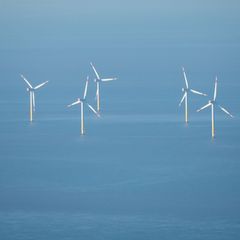 Milliardenschwere Windkraftprojekte vor der deutschen Küste könnten wegen geänderter Rahmenbedingungen auf der Kippe stehen. (Ar