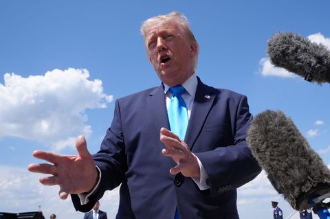 Trump kündigt die Entsendung Tausender Soldaten nach Polen an. Foto: Jacquelyn Martin/AP/dpa