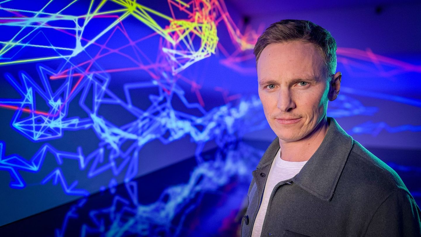 Social Media macht süchtig: Dies dürfte eine Erkenntnis Jochen Breyers und Julia Friedrichs aus ihrem Film "Die Wahrheit über Social Media – mit Jochen Breyer" sein. Nun beginnen mehrere Länder und Gesellschaften damit, sich gegen die Tech-Konzerne hinter Social Media zu wehren.