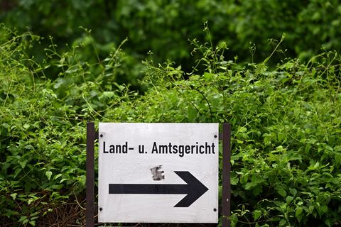 Dort beginnt der Prozess gegen vier frühere Schlachthof-Mitarbeiter wegen Tierquälerei. (Archivbild) Foto: Federico Gambarini/dp