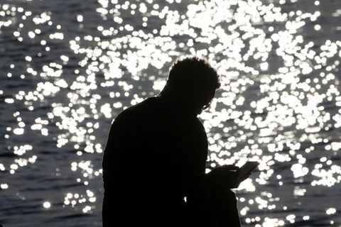 Mann mit Smartphone