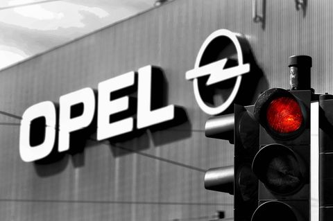 Opel-Mutter Stellantis will weniger Fahrzeuge der deutschen Traditionsmarke in Europa produzieren (Symbolbild)
