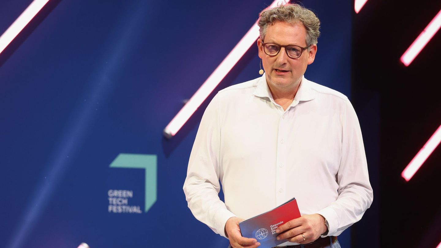 Eckart von Hirschhausen, ARD-Moderator, Mediziner und Protestant, hofft stark, dass der Einfluss der katholischen Kirche beim Kampf gegen den Klimawandel helfen kann.