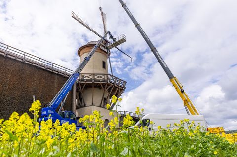 Die Windmühle in Bad Nauhei soll zum Mühlentag wieder laufen. Foto: Christian Lademann/dpa