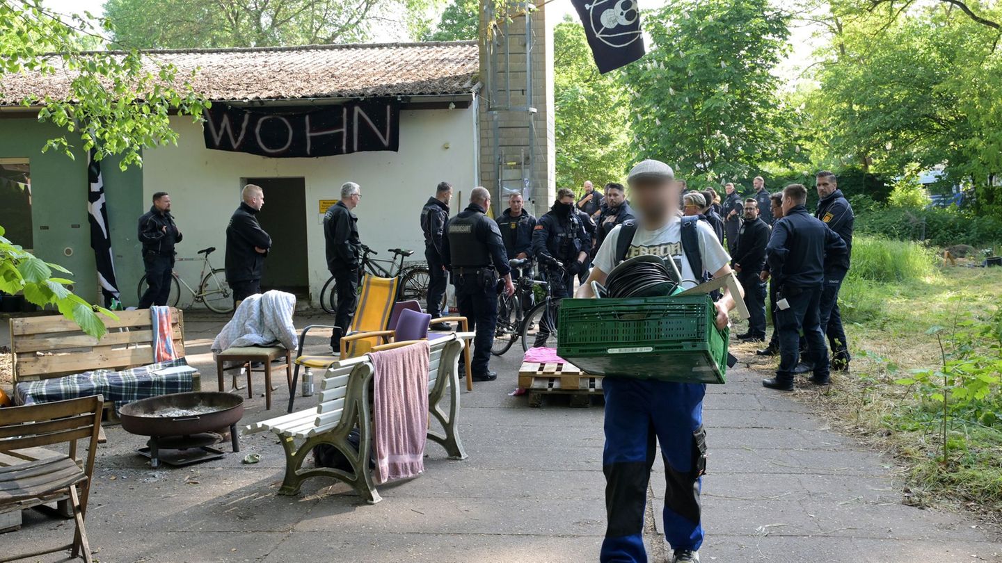 Hausbesetzer wollten in Potsdam gegen Wohnungsleerstand protestieren. Nun endete die Aktion mit einem Polizeieinsatz. Foto: Mich